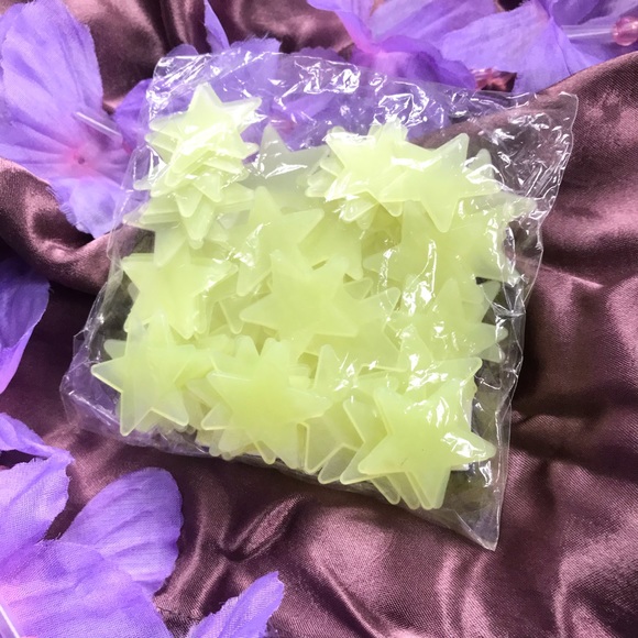 ✨ 100 glow in the dark stars ✨ - Picture 5 of 8